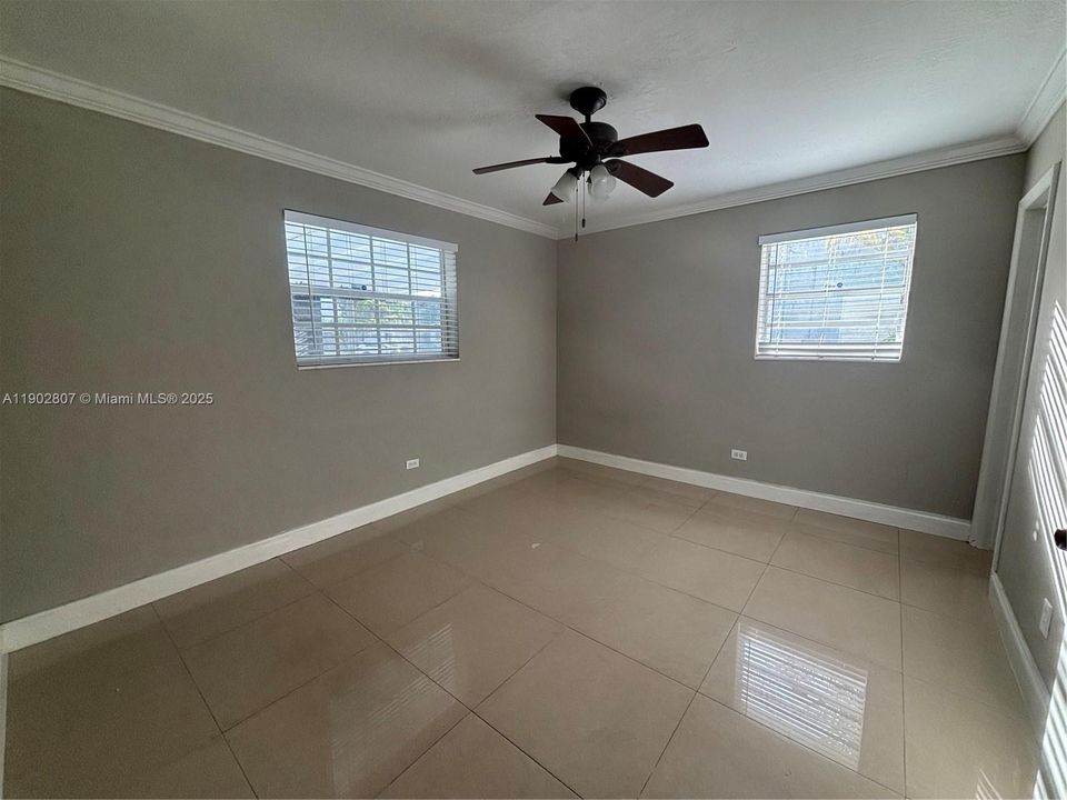 Recently Rented: $3,450 (3 beds, 2 baths, 1665 Square Feet)