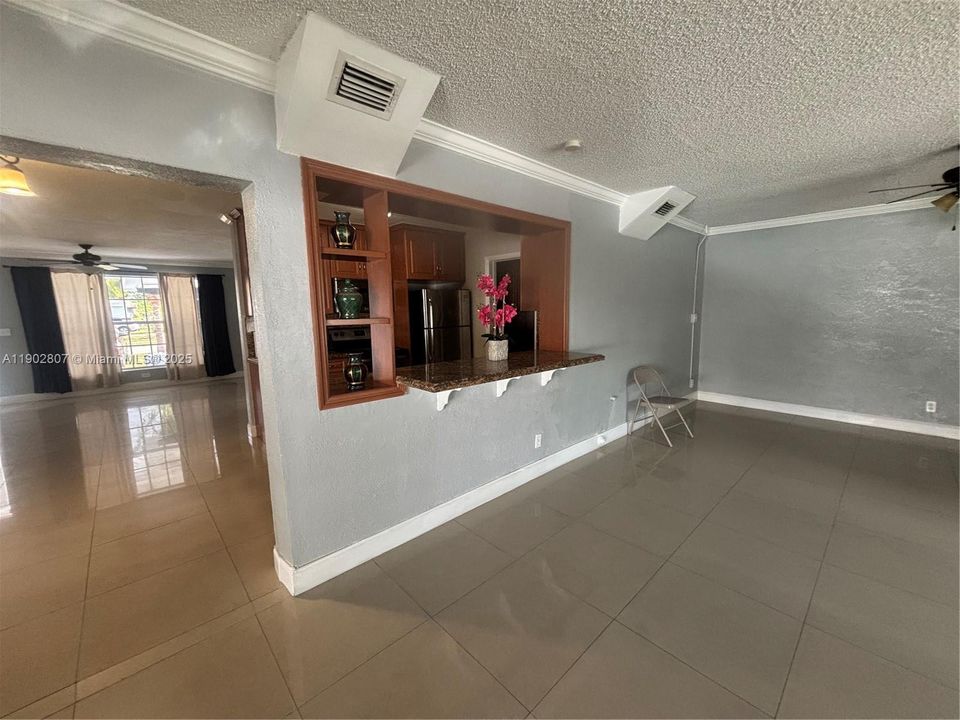 Recently Rented: $3,450 (3 beds, 2 baths, 1665 Square Feet)