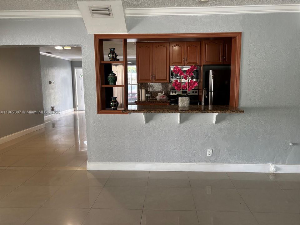 Recently Rented: $3,450 (3 beds, 2 baths, 1665 Square Feet)