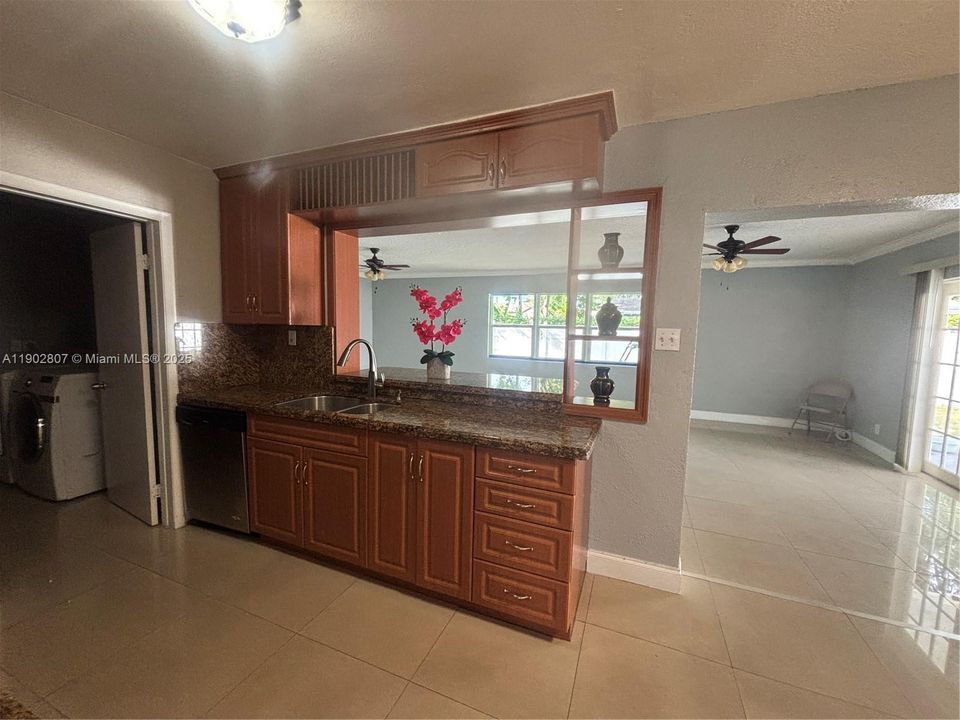 Recently Rented: $3,450 (3 beds, 2 baths, 1665 Square Feet)