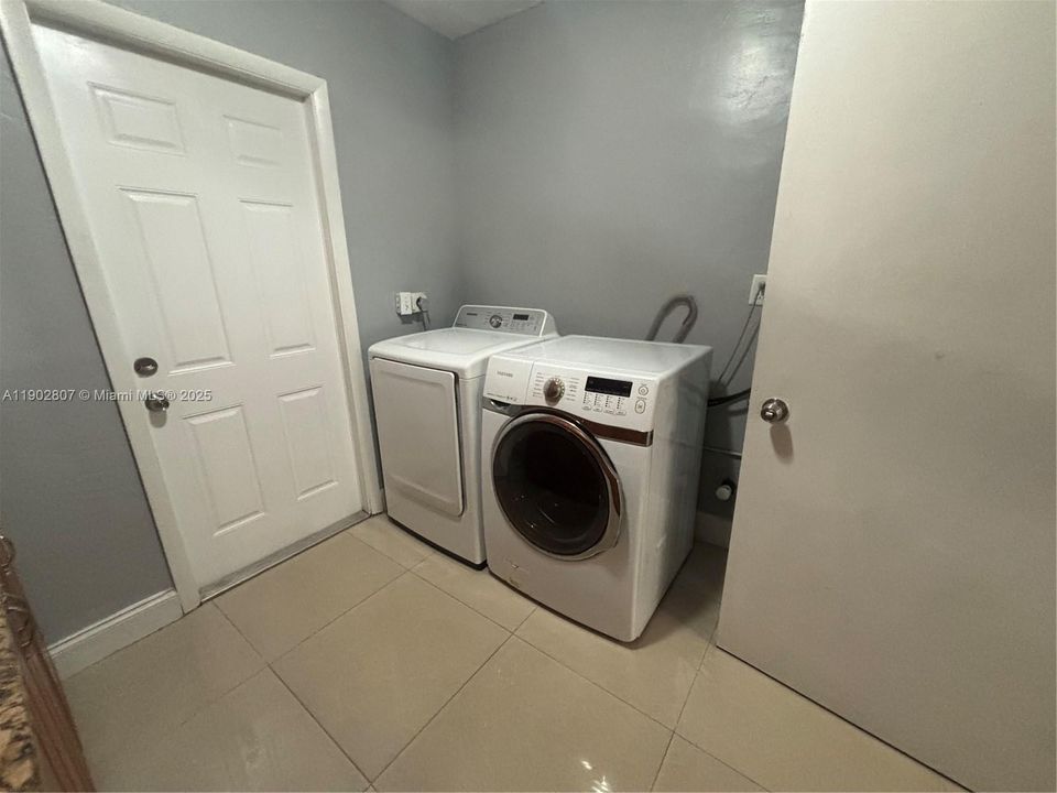 Recently Rented: $3,450 (3 beds, 2 baths, 1665 Square Feet)