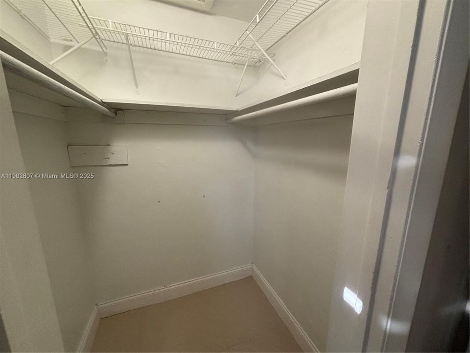 Recently Rented: $3,450 (3 beds, 2 baths, 1665 Square Feet)