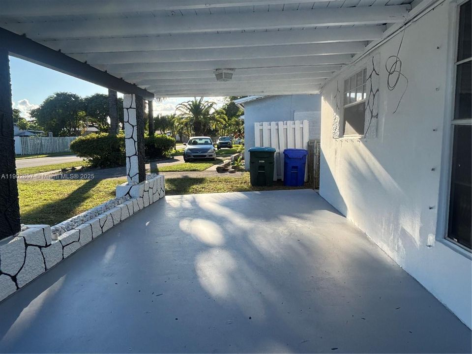 Recently Rented: $3,450 (3 beds, 2 baths, 1665 Square Feet)