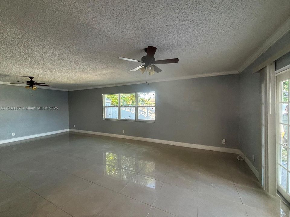 Recently Rented: $3,450 (3 beds, 2 baths, 1665 Square Feet)