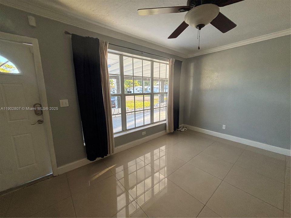 Recently Rented: $3,450 (3 beds, 2 baths, 1665 Square Feet)