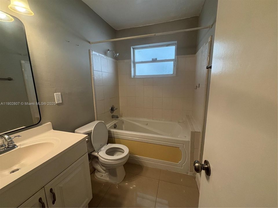 Recently Rented: $3,450 (3 beds, 2 baths, 1665 Square Feet)