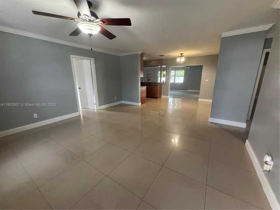 Recently Rented: $3,450 (3 beds, 2 baths, 1665 Square Feet)