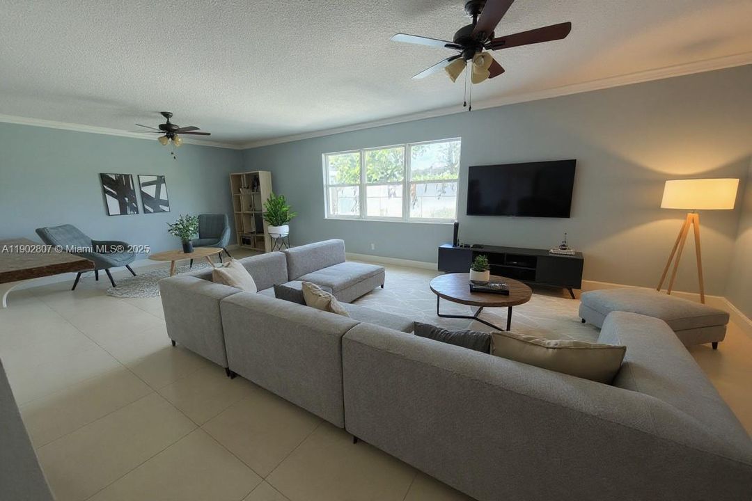 Recently Rented: $3,450 (3 beds, 2 baths, 1665 Square Feet)