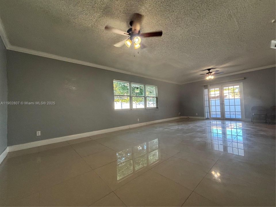 Recently Rented: $3,450 (3 beds, 2 baths, 1665 Square Feet)