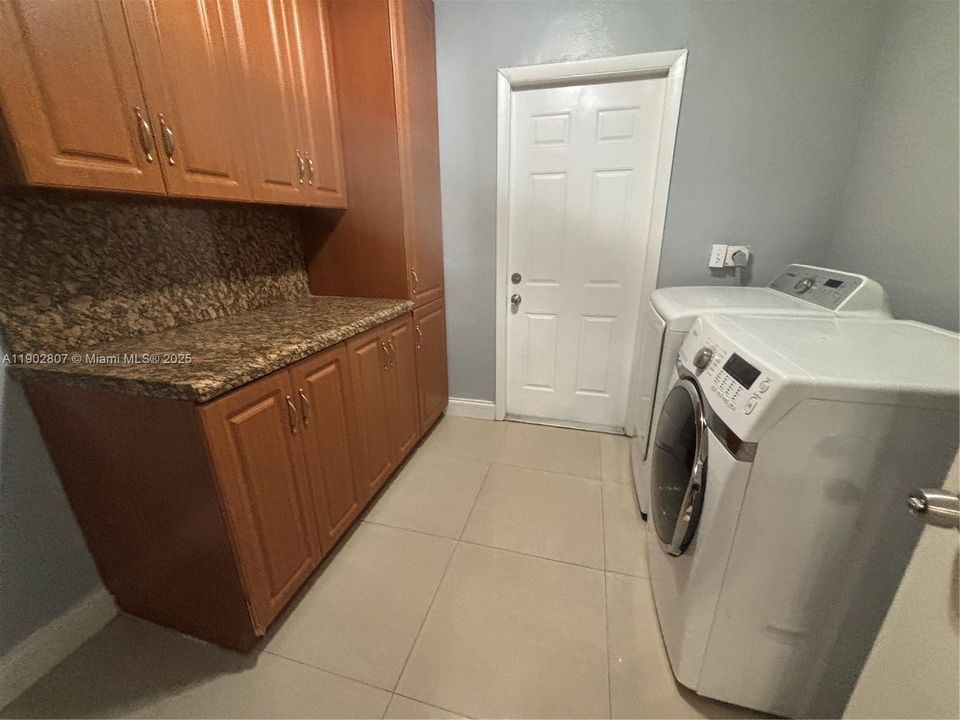 Recently Rented: $3,450 (3 beds, 2 baths, 1665 Square Feet)