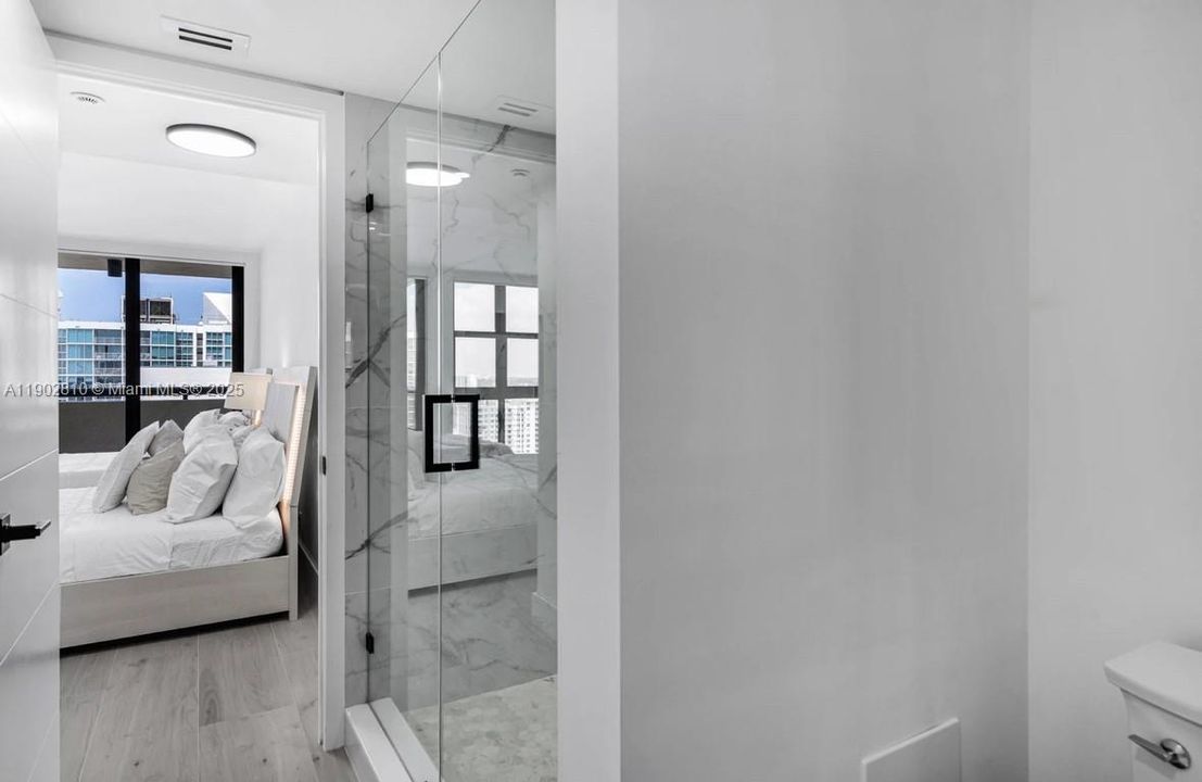 For Sale: $1,130,000 (1 beds, 1 baths, 798 Square Feet)