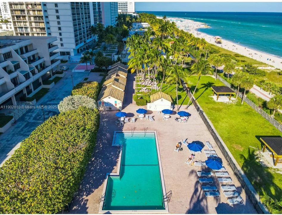 For Sale: $1,130,000 (1 beds, 1 baths, 798 Square Feet)