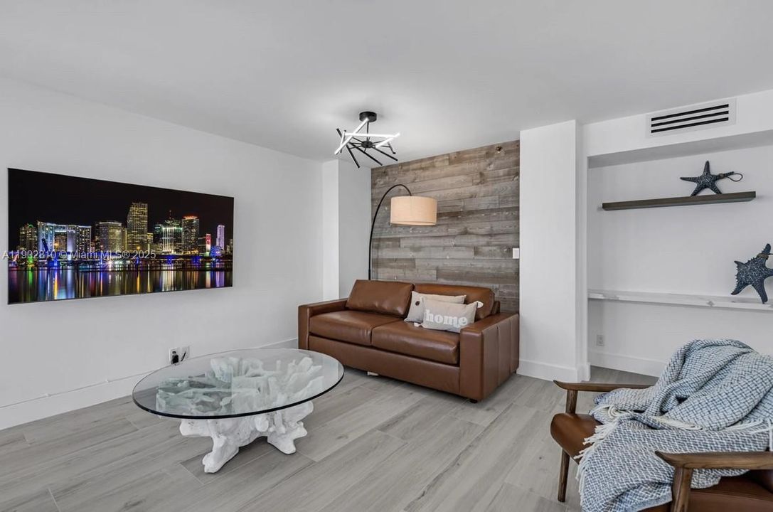 For Sale: $1,130,000 (1 beds, 1 baths, 798 Square Feet)