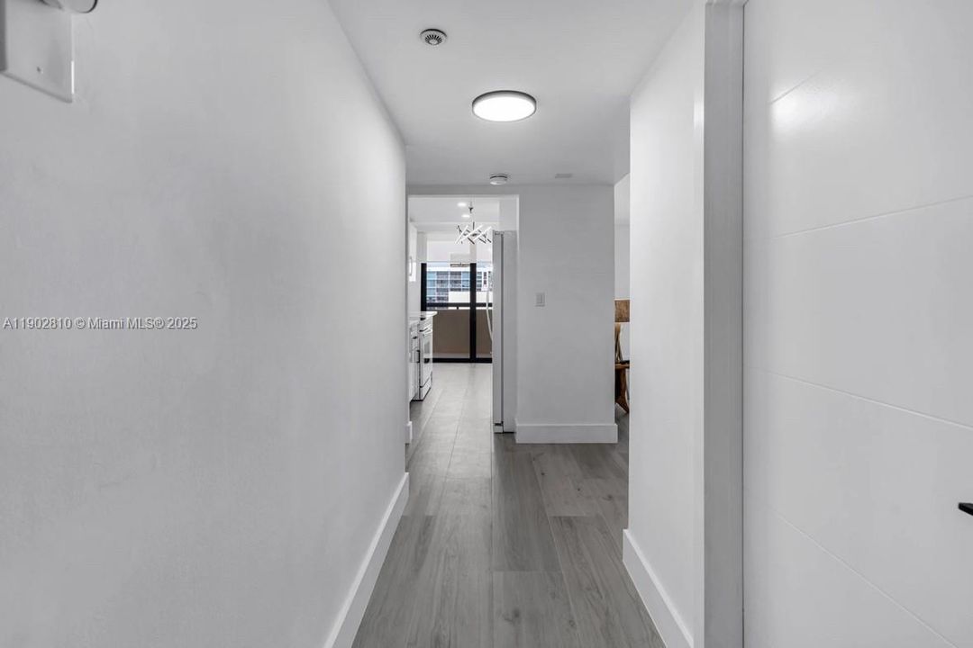 For Sale: $1,130,000 (1 beds, 1 baths, 798 Square Feet)