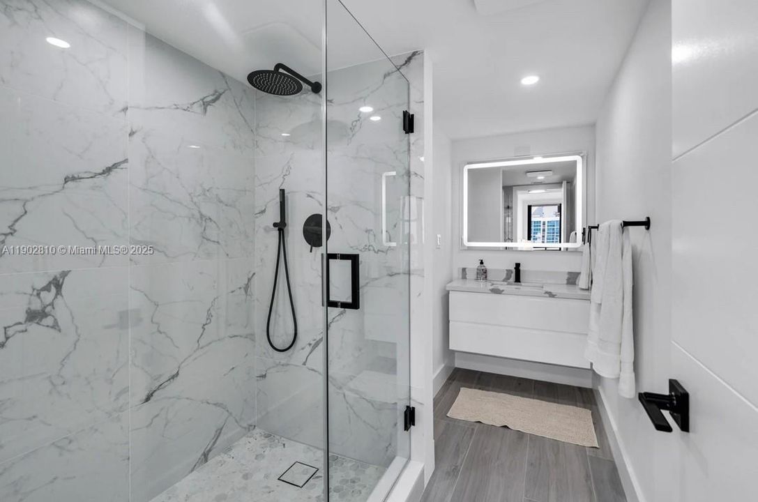 For Sale: $1,130,000 (1 beds, 1 baths, 798 Square Feet)