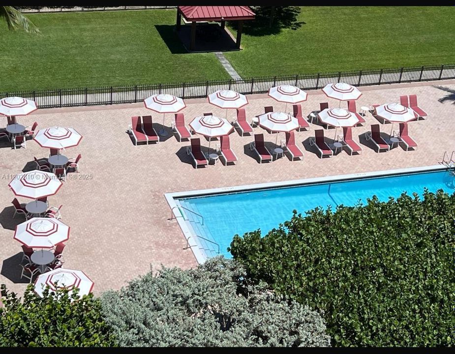 For Sale: $1,130,000 (1 beds, 1 baths, 798 Square Feet)