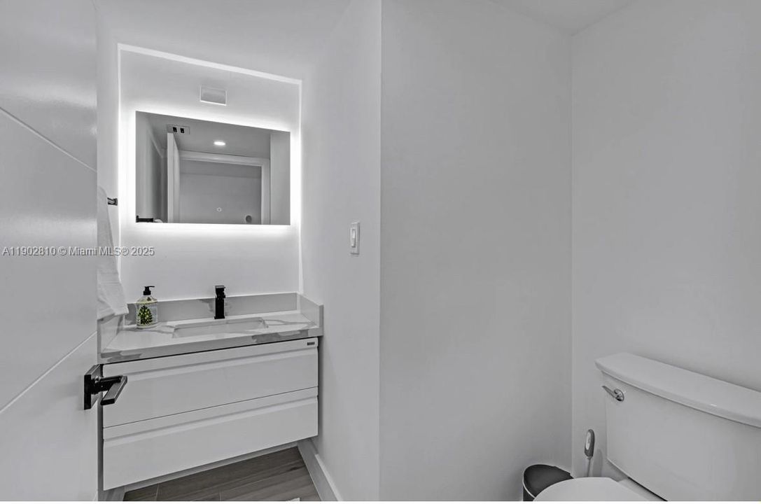 For Sale: $1,130,000 (1 beds, 1 baths, 798 Square Feet)