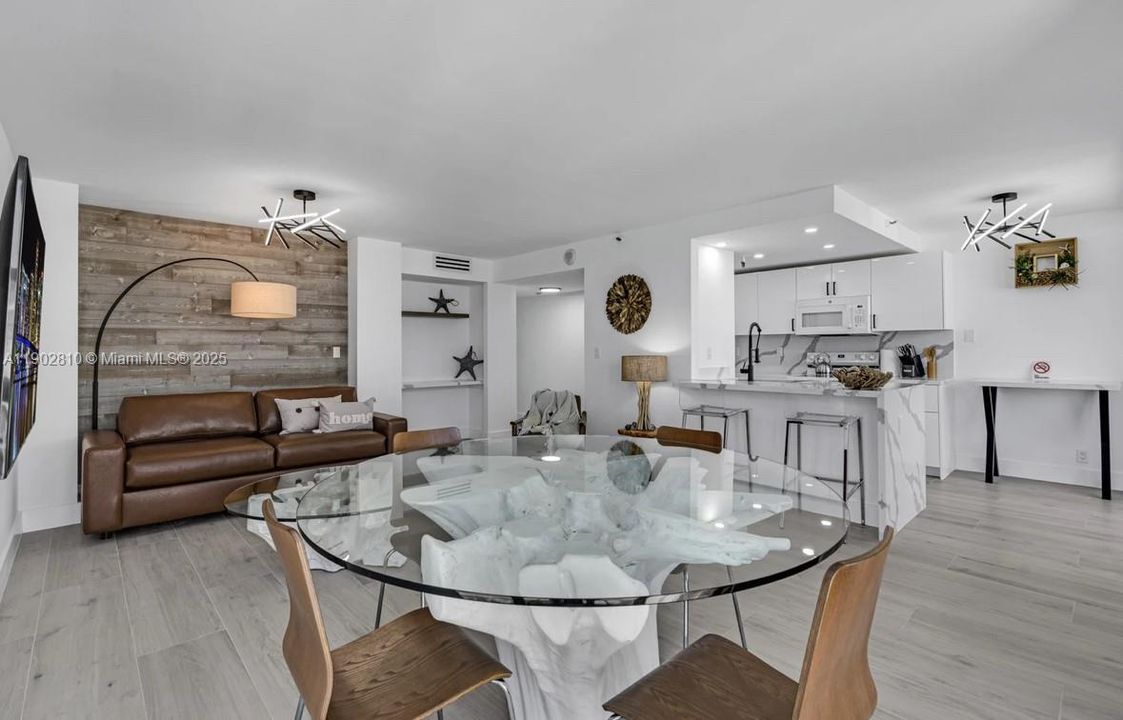 For Sale: $1,130,000 (1 beds, 1 baths, 798 Square Feet)