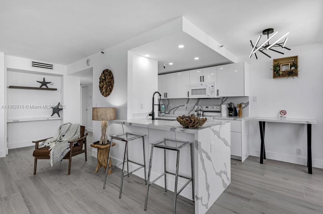 For Sale: $1,130,000 (1 beds, 1 baths, 798 Square Feet)