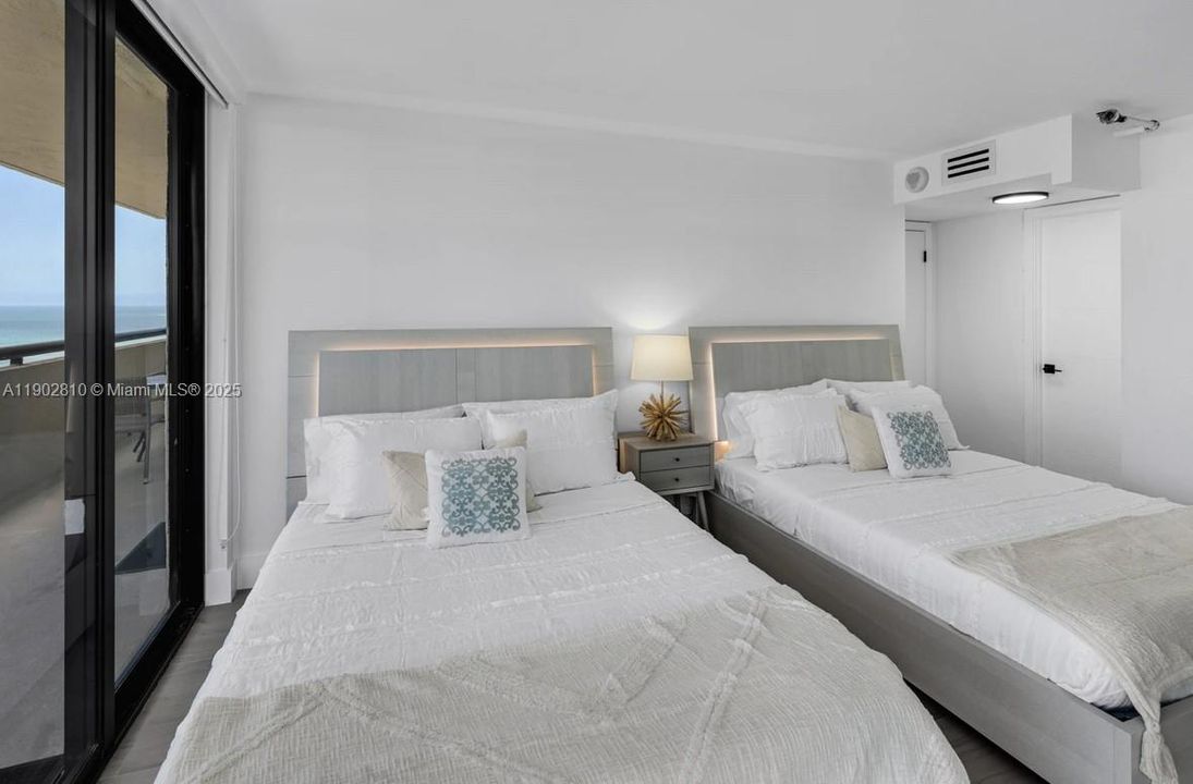 For Sale: $1,130,000 (1 beds, 1 baths, 798 Square Feet)