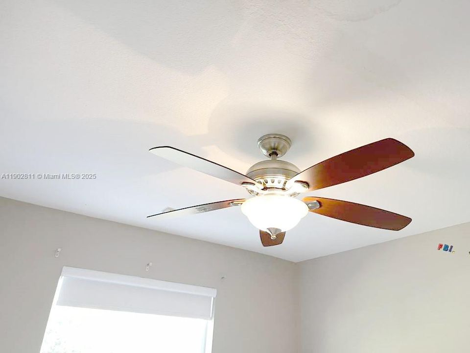 For Sale: $480,000 (3 beds, 2 baths, 1601 Square Feet)