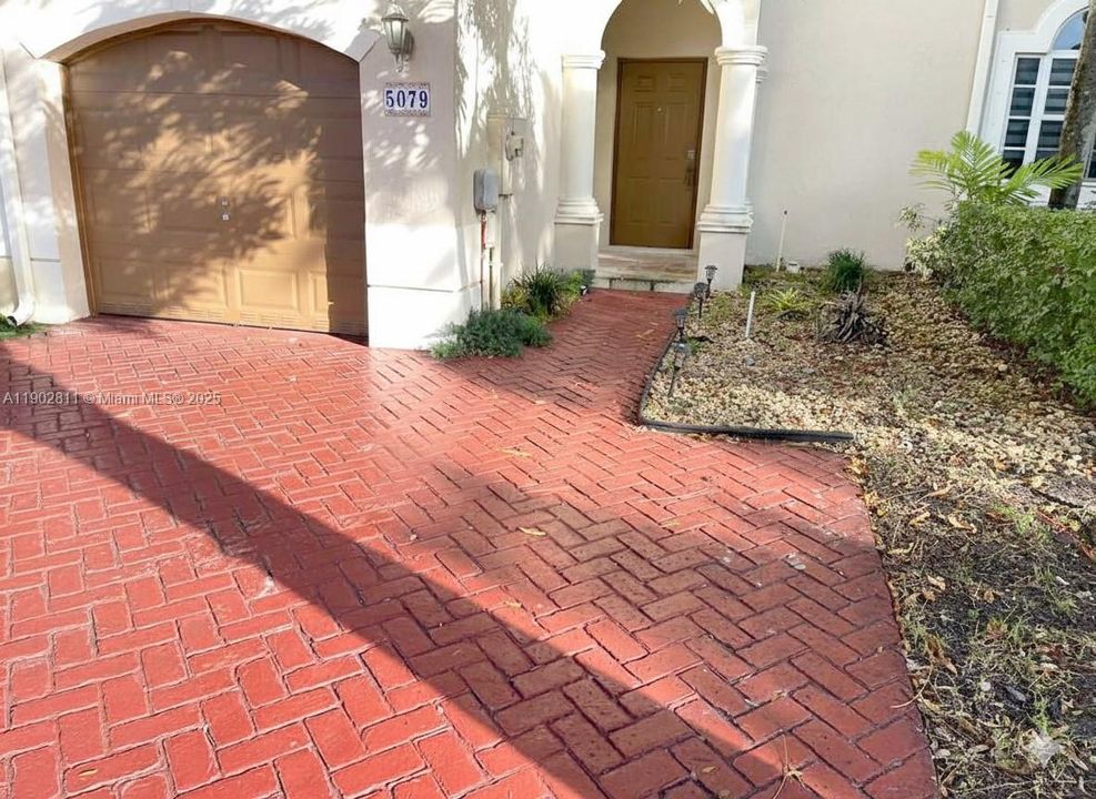 For Sale: $480,000 (3 beds, 2 baths, 1601 Square Feet)