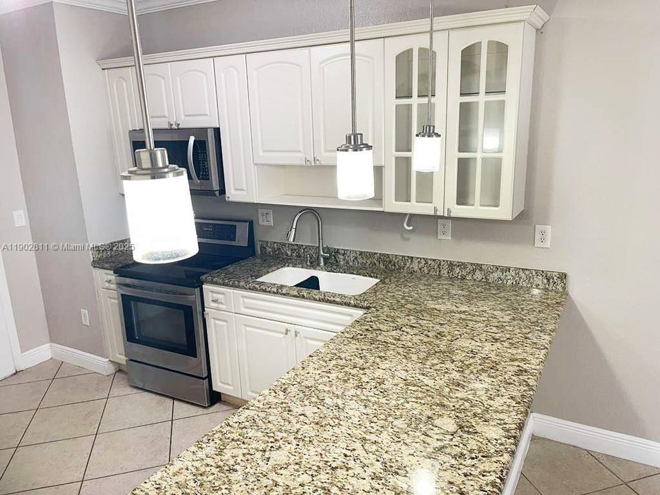 For Sale: $480,000 (3 beds, 2 baths, 1601 Square Feet)