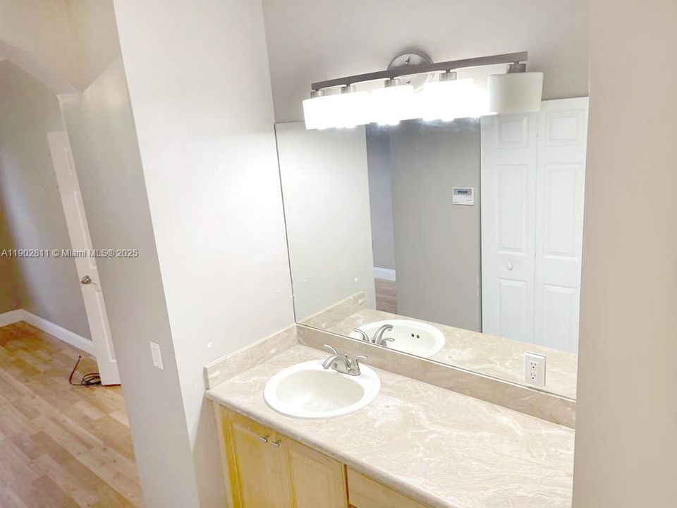 For Sale: $480,000 (3 beds, 2 baths, 1601 Square Feet)