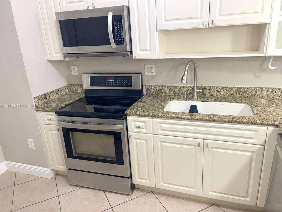 For Sale: $480,000 (3 beds, 2 baths, 1601 Square Feet)