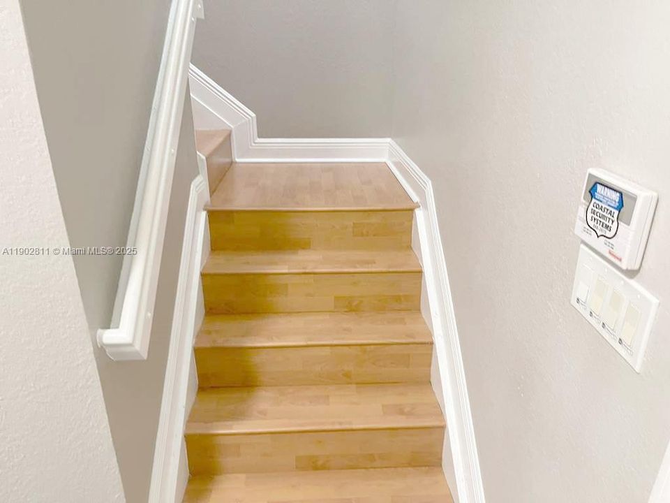 For Sale: $480,000 (3 beds, 2 baths, 1601 Square Feet)