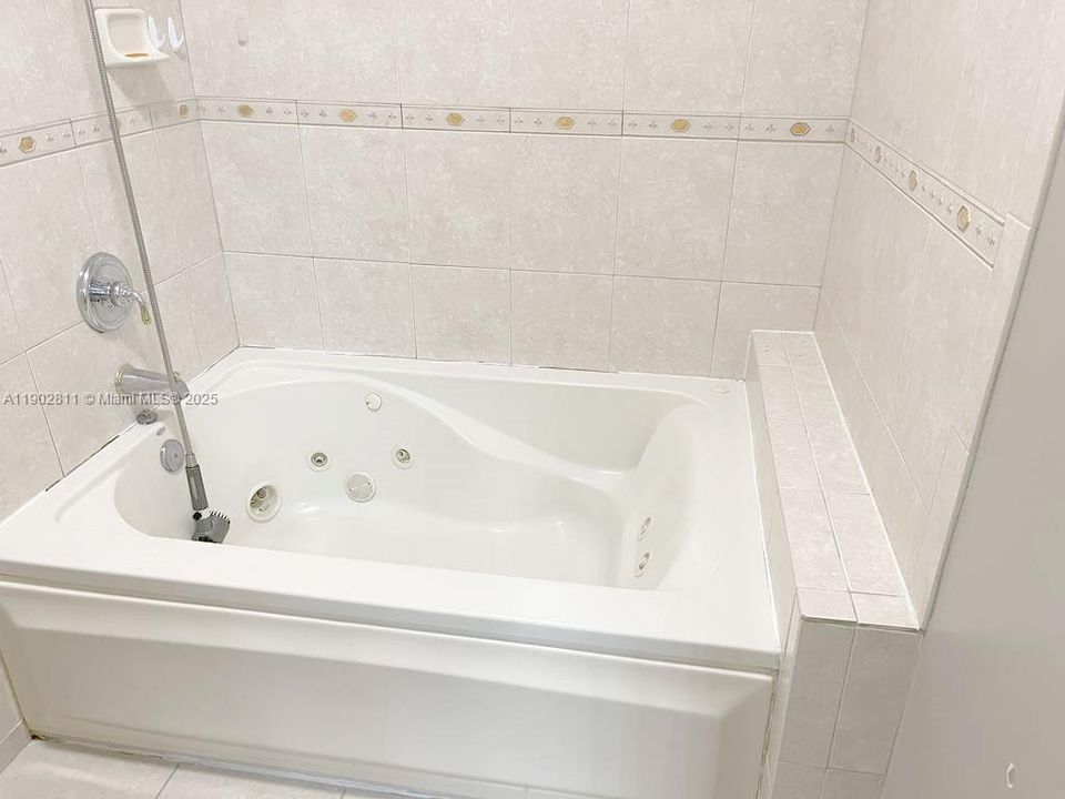 For Sale: $480,000 (3 beds, 2 baths, 1601 Square Feet)