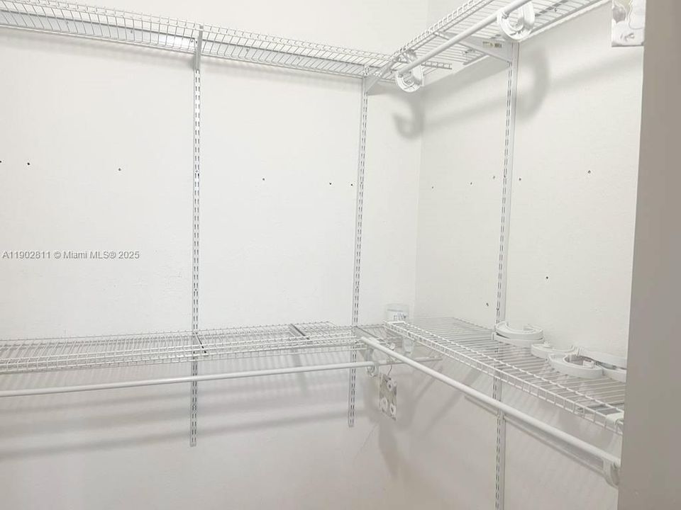 For Sale: $480,000 (3 beds, 2 baths, 1601 Square Feet)