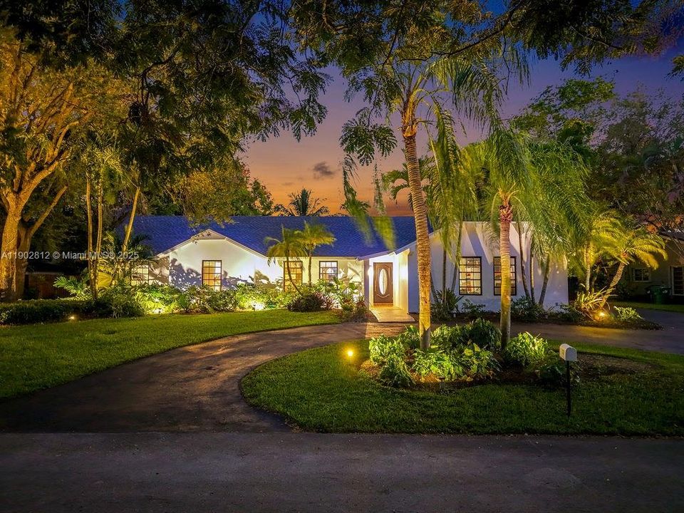 Active With Contract: $1,380,000 (4 beds, 3 baths, 2758 Square Feet)