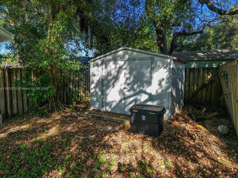 Active With Contract: $1,380,000 (4 beds, 3 baths, 2758 Square Feet)