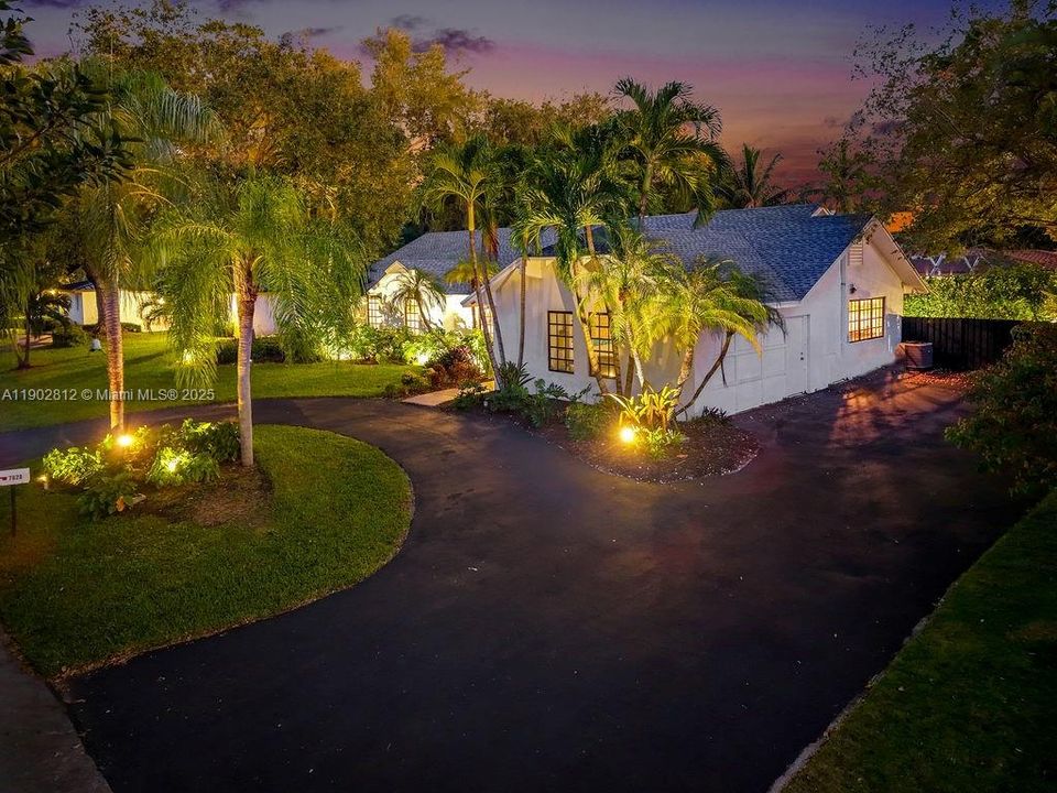 Active With Contract: $1,380,000 (4 beds, 3 baths, 2758 Square Feet)