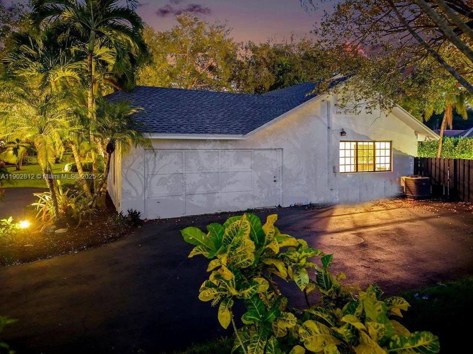 Active With Contract: $1,380,000 (4 beds, 3 baths, 2758 Square Feet)