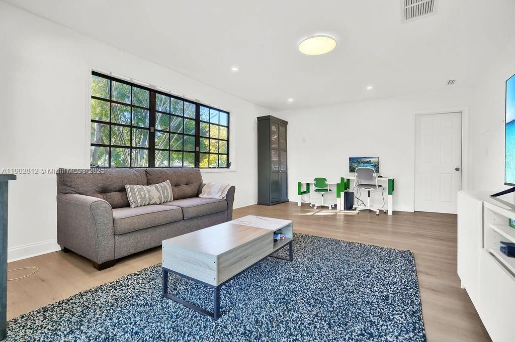 Active With Contract: $1,380,000 (4 beds, 3 baths, 2758 Square Feet)