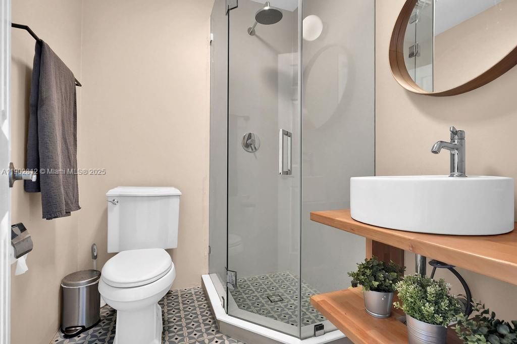 Active With Contract: $1,380,000 (4 beds, 3 baths, 2758 Square Feet)