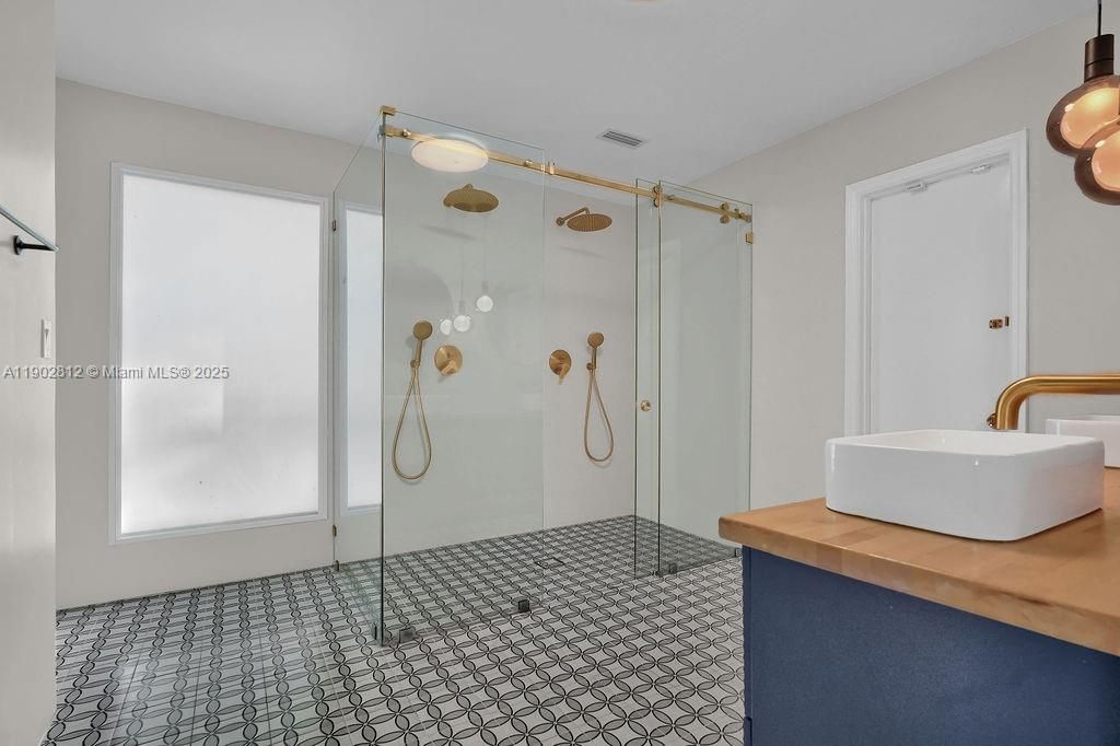 Active With Contract: $1,380,000 (4 beds, 3 baths, 2758 Square Feet)