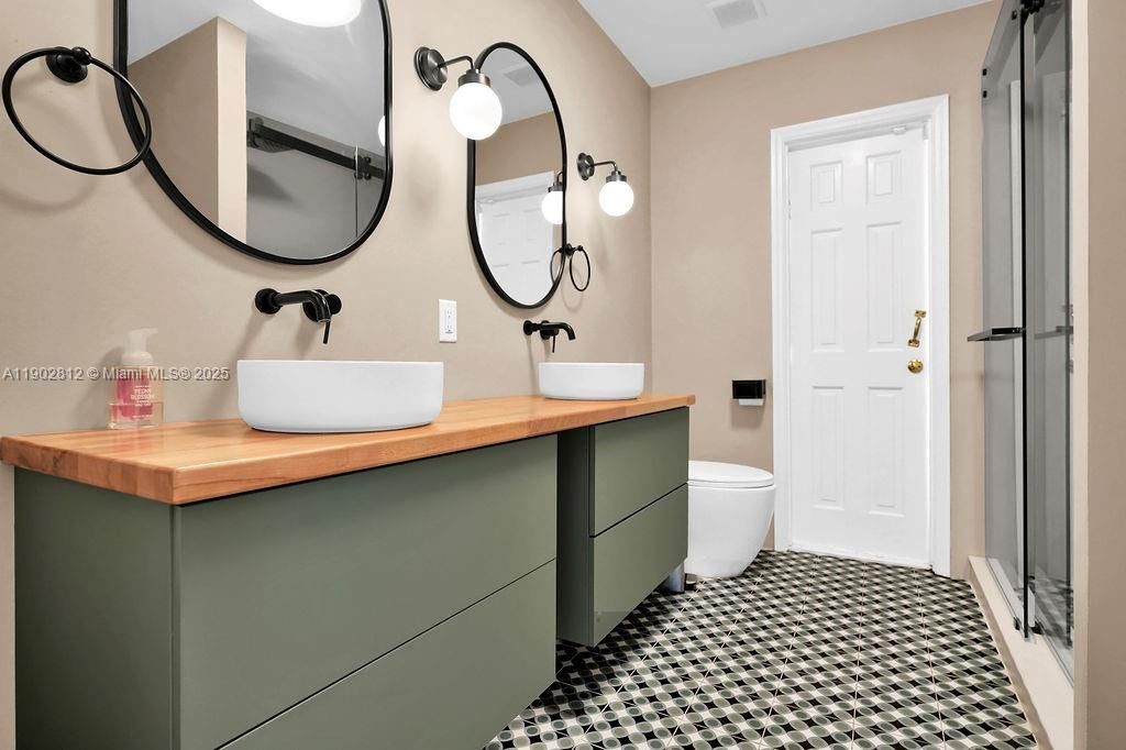 Active With Contract: $1,380,000 (4 beds, 3 baths, 2758 Square Feet)