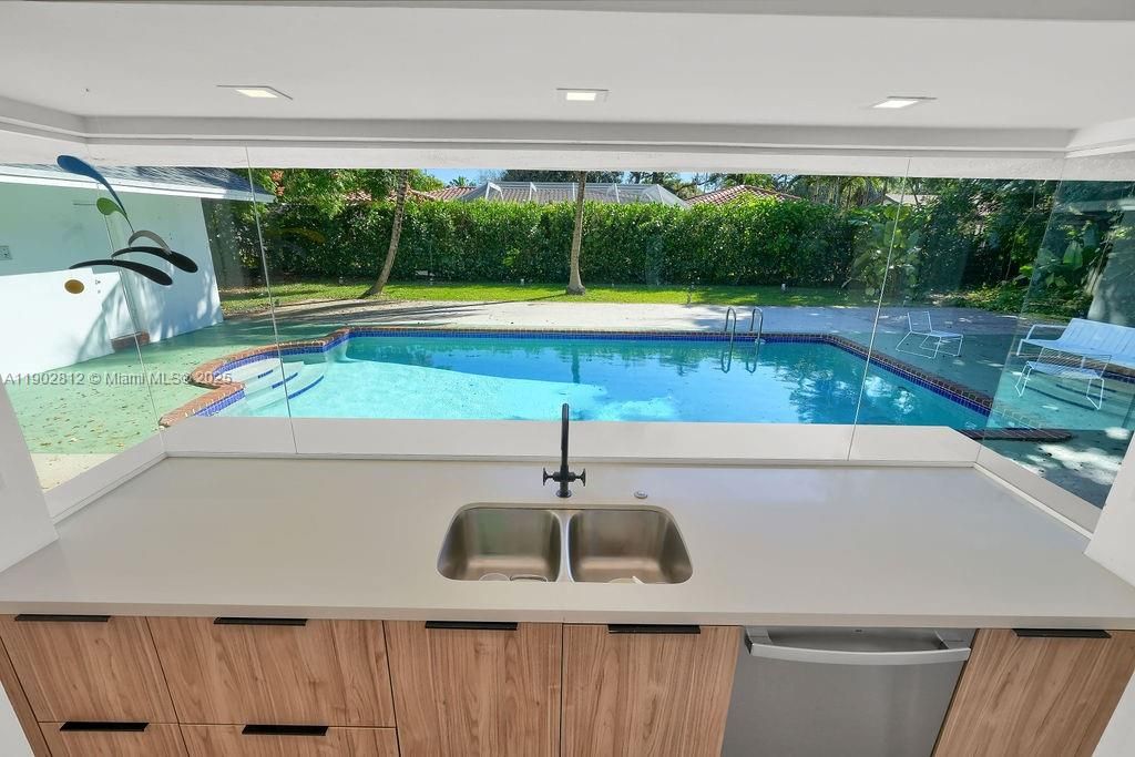 Active With Contract: $1,380,000 (4 beds, 3 baths, 2758 Square Feet)