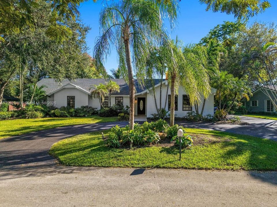 Active With Contract: $1,380,000 (4 beds, 3 baths, 2758 Square Feet)