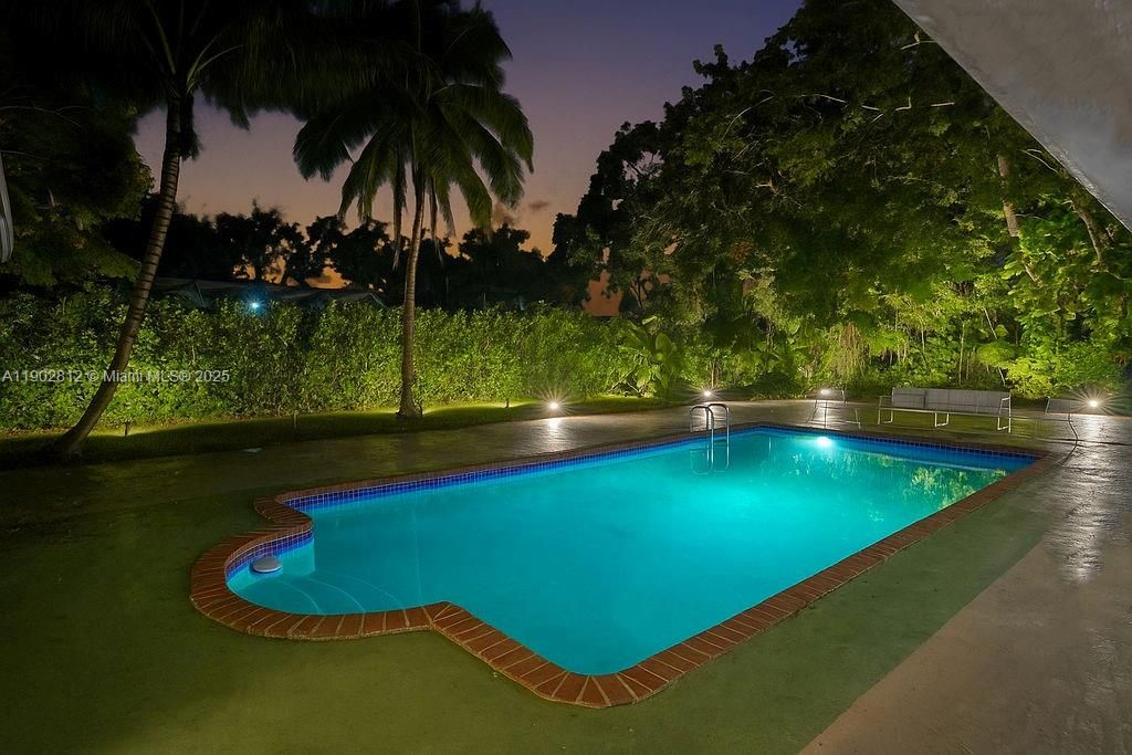 Active With Contract: $1,380,000 (4 beds, 3 baths, 2758 Square Feet)