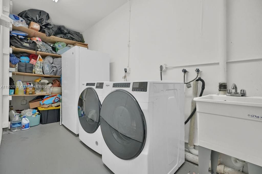 Active With Contract: $1,380,000 (4 beds, 3 baths, 2758 Square Feet)