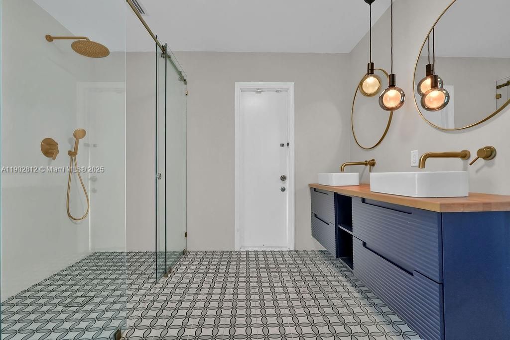 Active With Contract: $1,380,000 (4 beds, 3 baths, 2758 Square Feet)