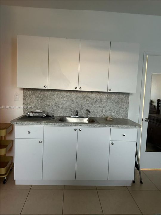 Activo con contrato: $1,300 (0 camas, 1 baños, 520 Pies cuadrados)