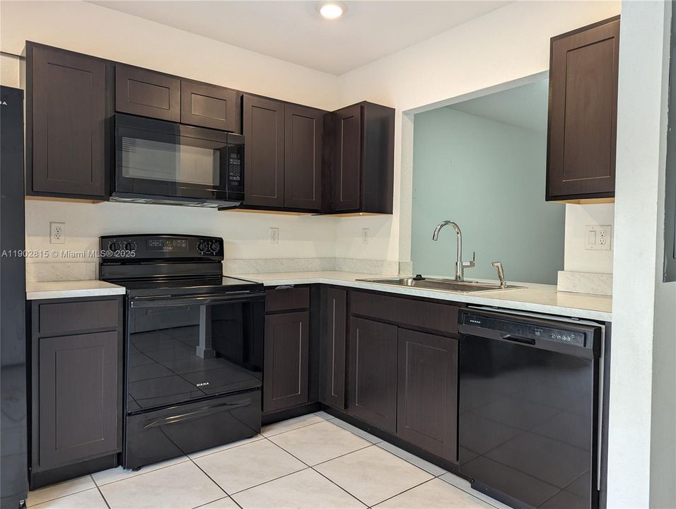 For Rent: $2,200 (2 beds, 2 baths, 1208 Square Feet)