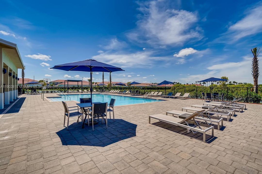 For Rent: $2,200 (2 beds, 2 baths, 1208 Square Feet)