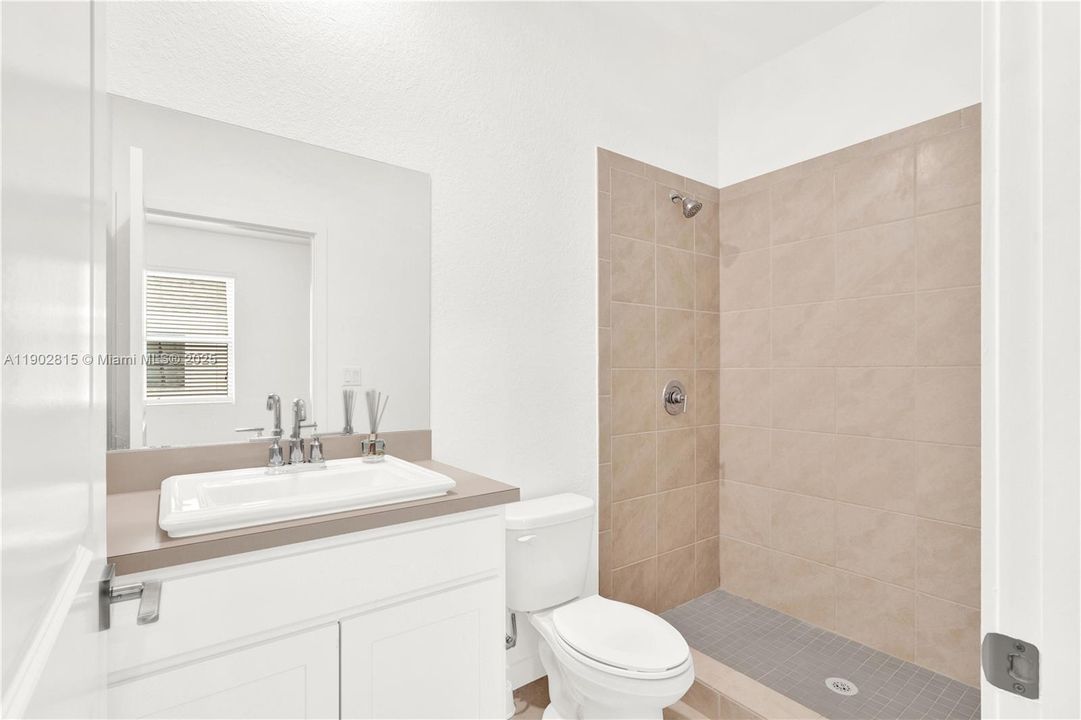 For Rent: $2,200 (2 beds, 2 baths, 1208 Square Feet)