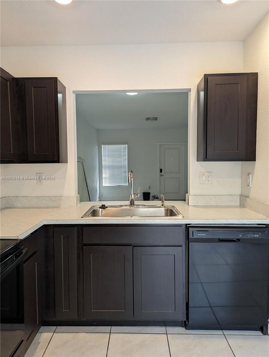 For Rent: $2,200 (2 beds, 2 baths, 1208 Square Feet)